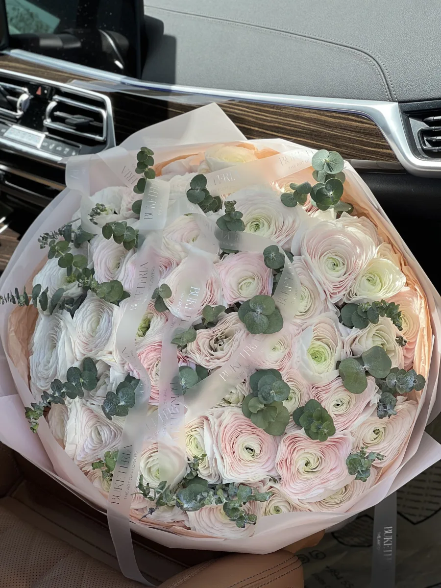 Çəhrayı ranunkulus mono buketi