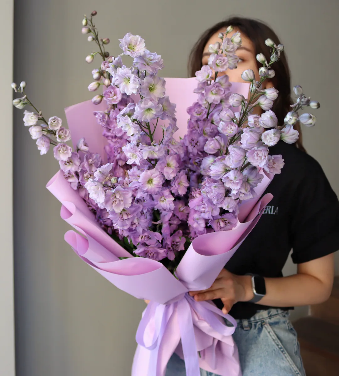 Yeddi lavanda delfinium su keçirməz kağızda