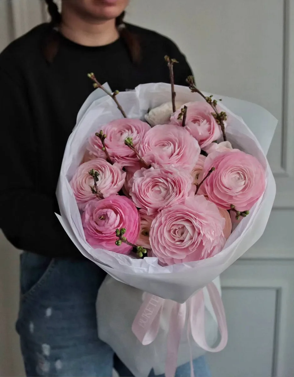 Çəhrayı ranunkulus mono buketi