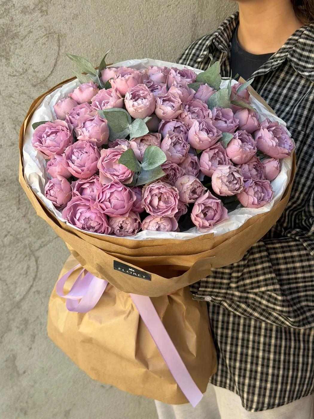 Bağ Lavender Bubbles qızılgülü mono buketi