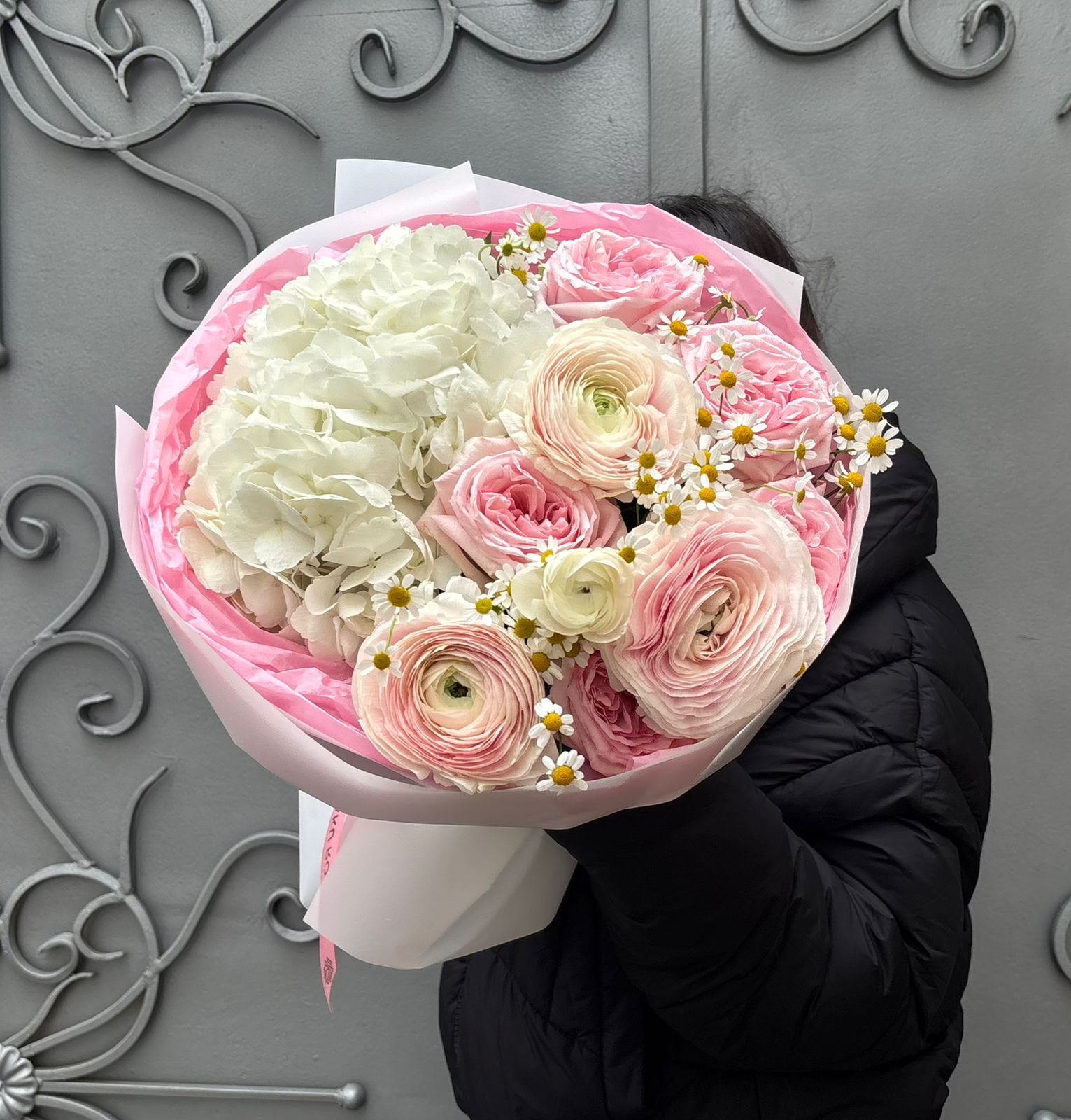 Hydrangea White 1, Ranunculus Hanoi 3,Ohara Pink 5,Tanacetum 2