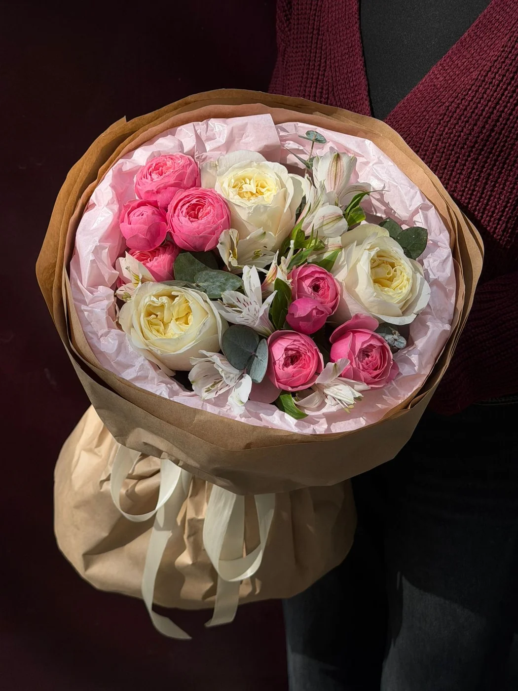 Coldplay qızılgülü, Pink Silva spray roses və alstromeriya