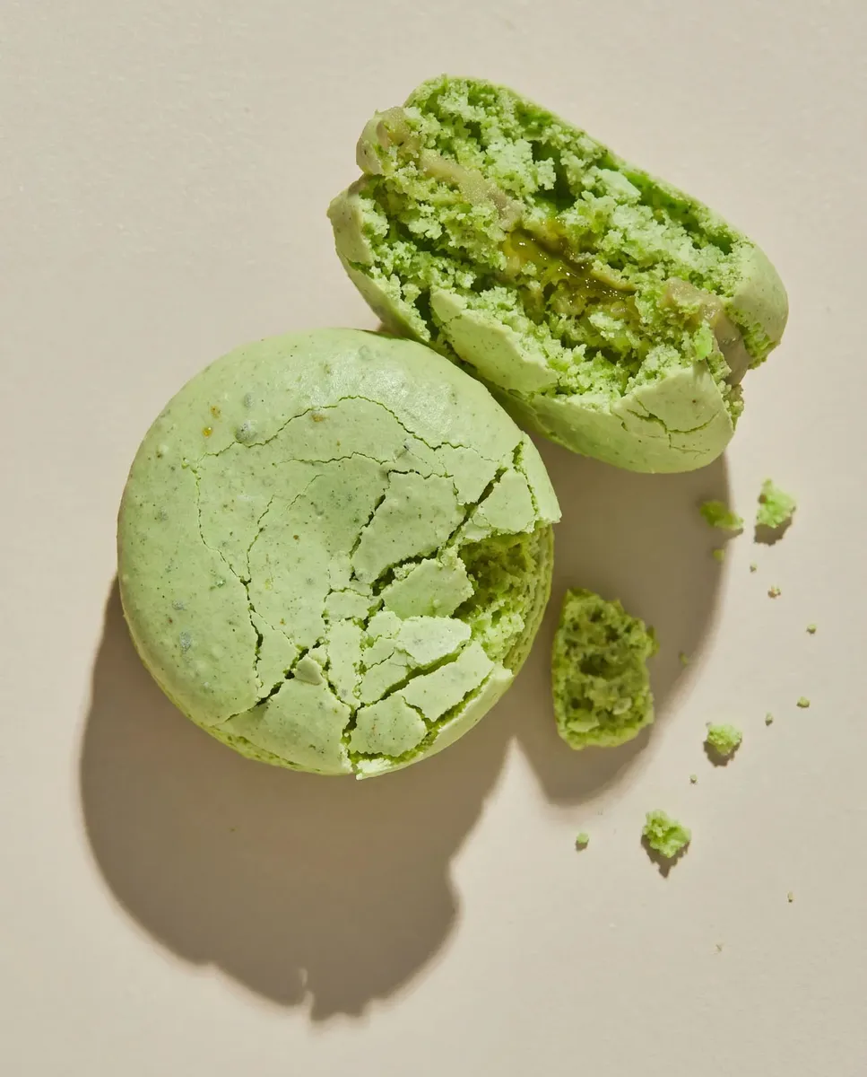 Pistachio macaroon
