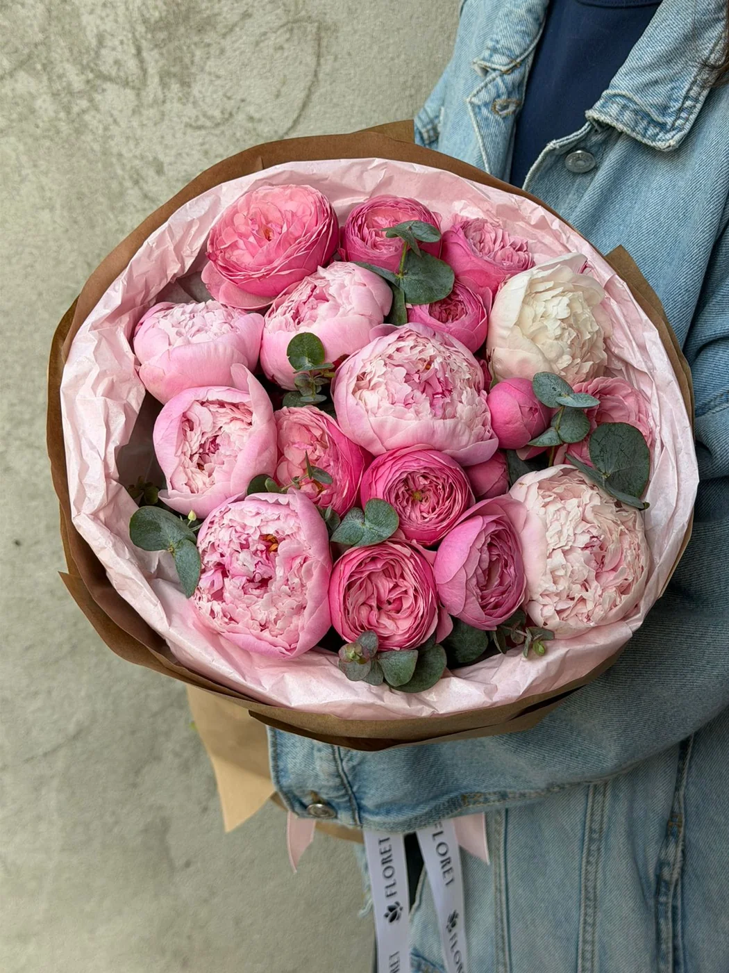 Bağ qızılgül Pink Silva və pion