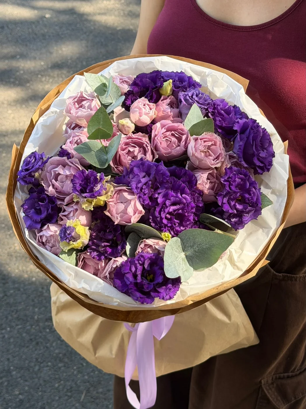 Bağ Lavender Bubbles qızılgülü və evstoma