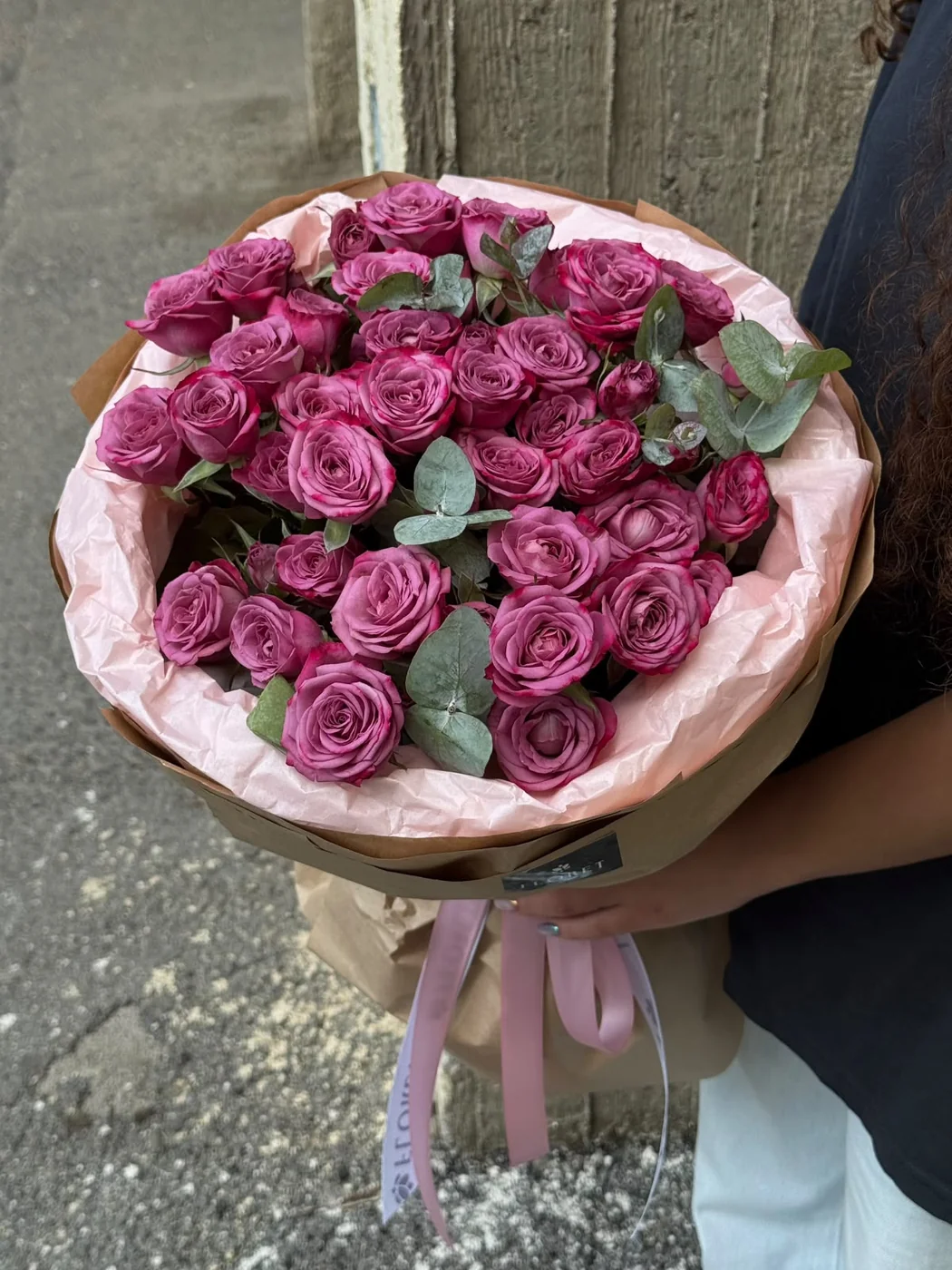 Bağ Purple Queen qızılgülü mono buketi