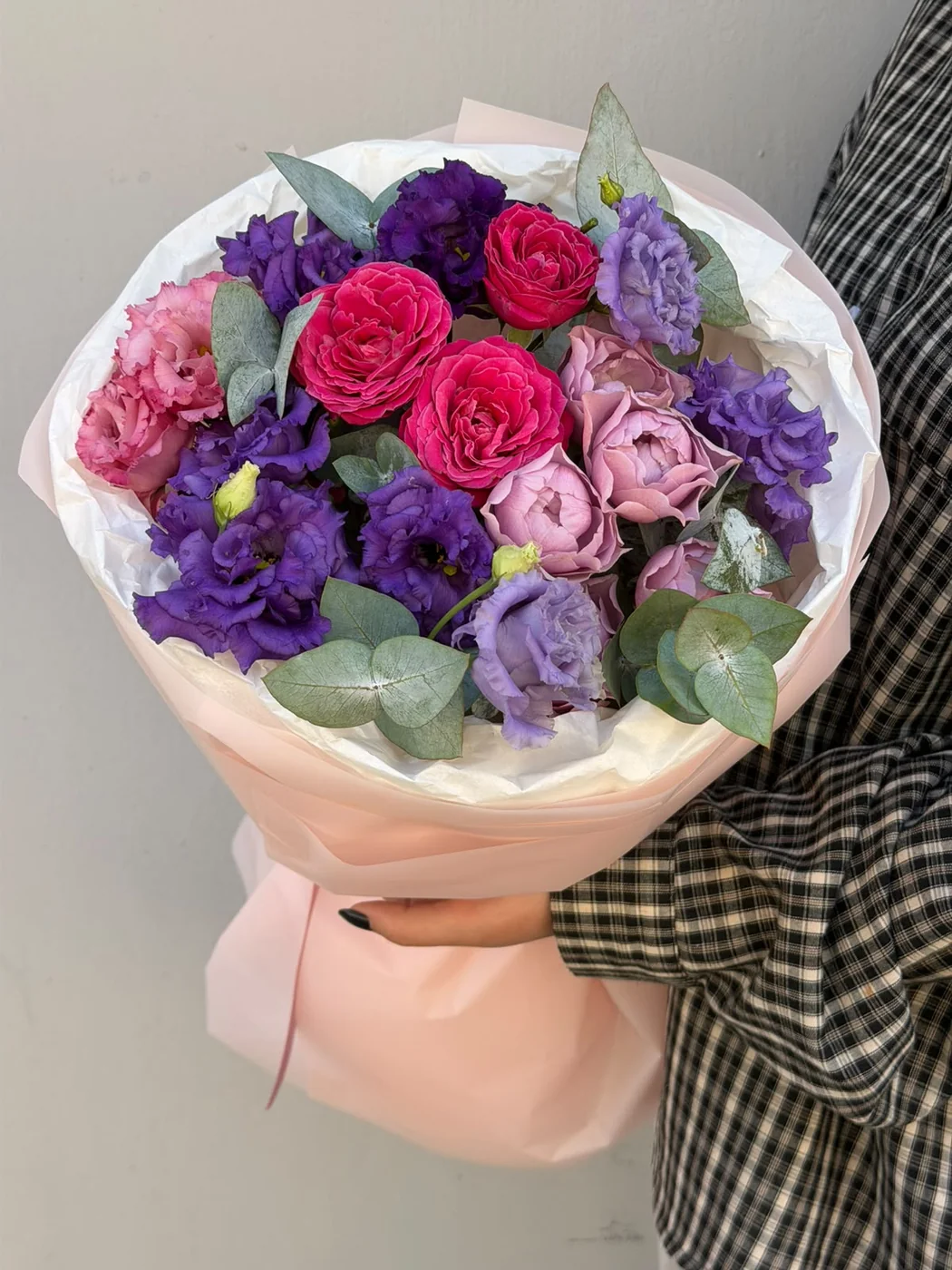 Bağ Lavender Bubbles qızılgülü, Purple Silva və evstoma