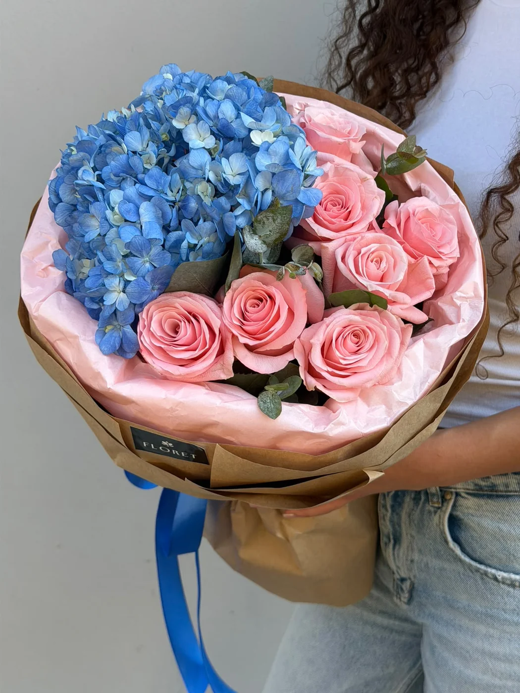Be Sweet qızılgülü və hortenziya