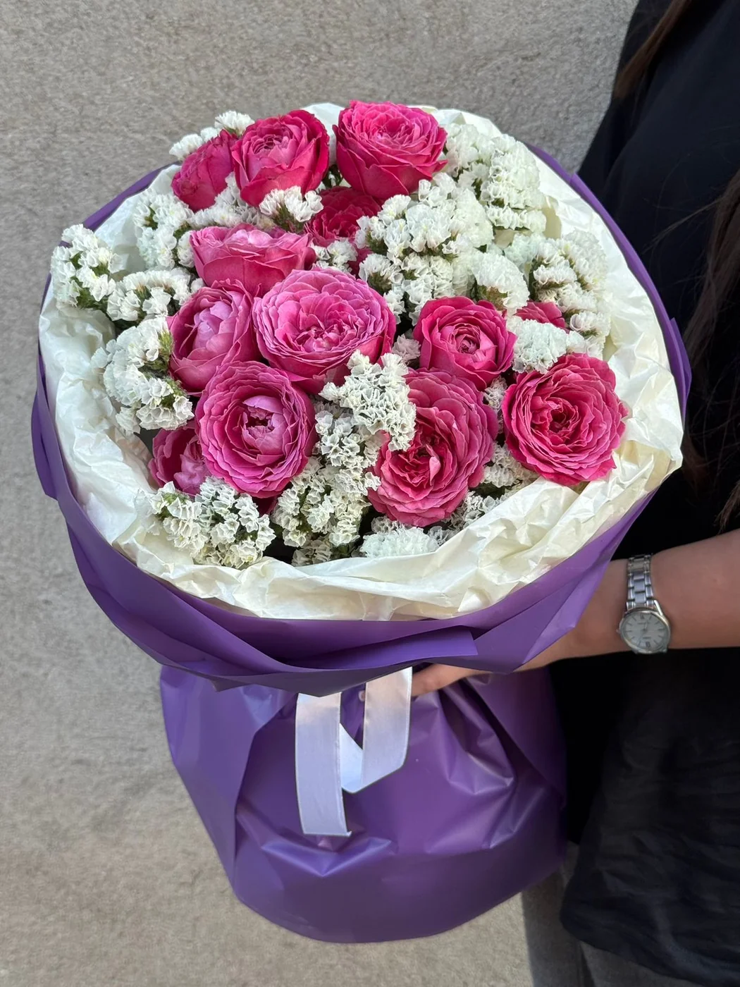 Bağ Purple Silva qızılgülü və statisa