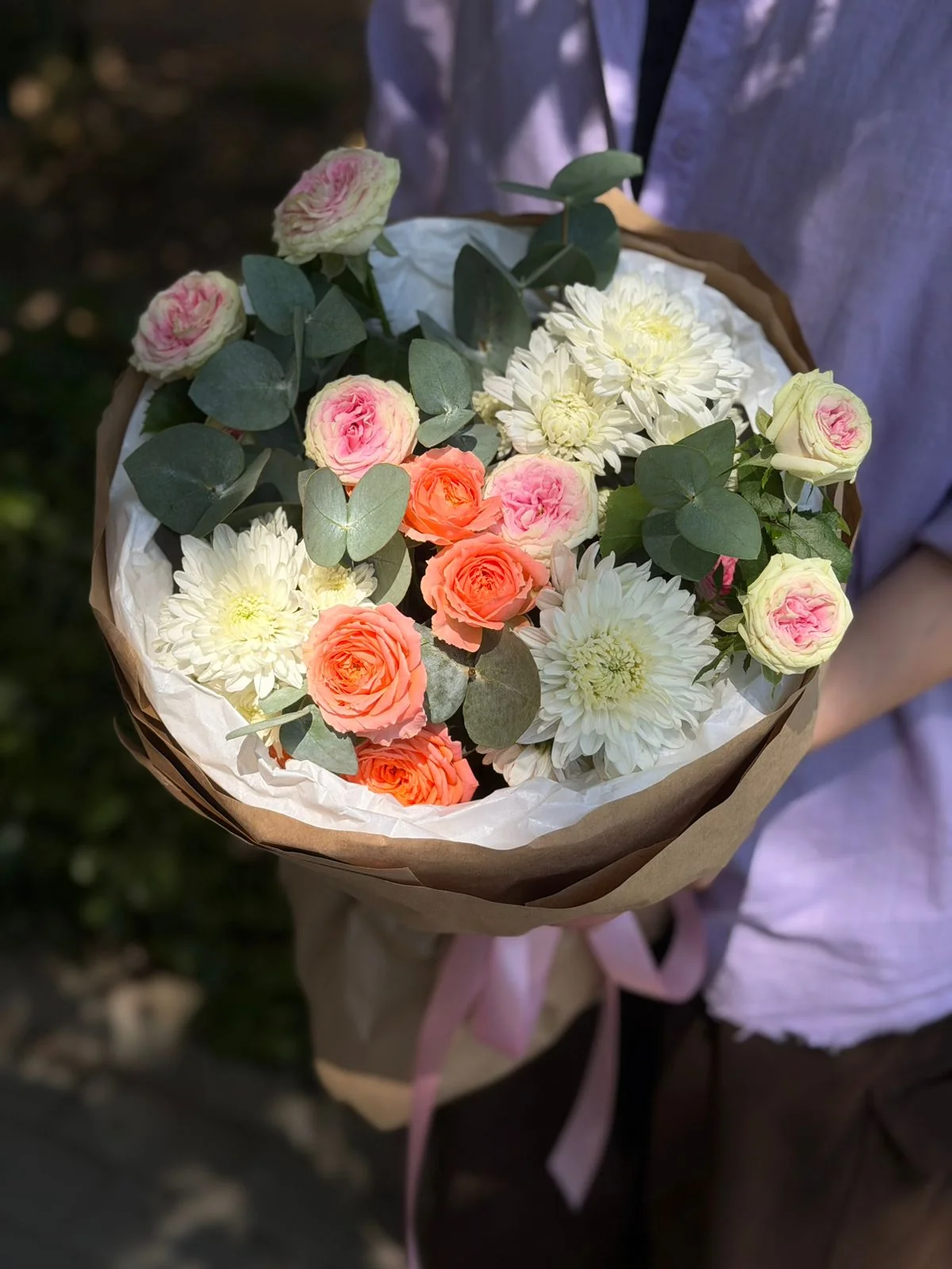 Gelato Spray Roses, ağ bağ xrizantem və Orange Romantic