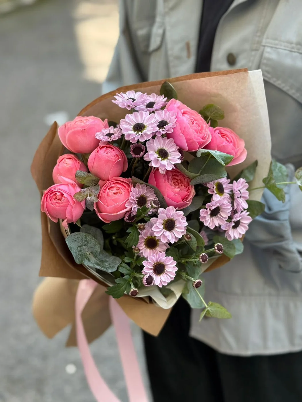 Bağ Harper qızılgülü, Pink Silva və çobanyastığı