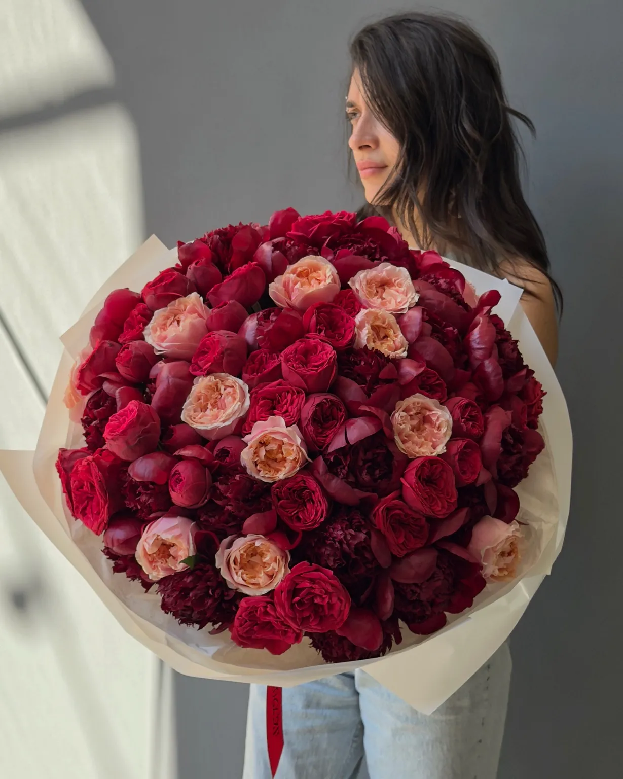 Burgundy Peony & Red Piano Premium Buket