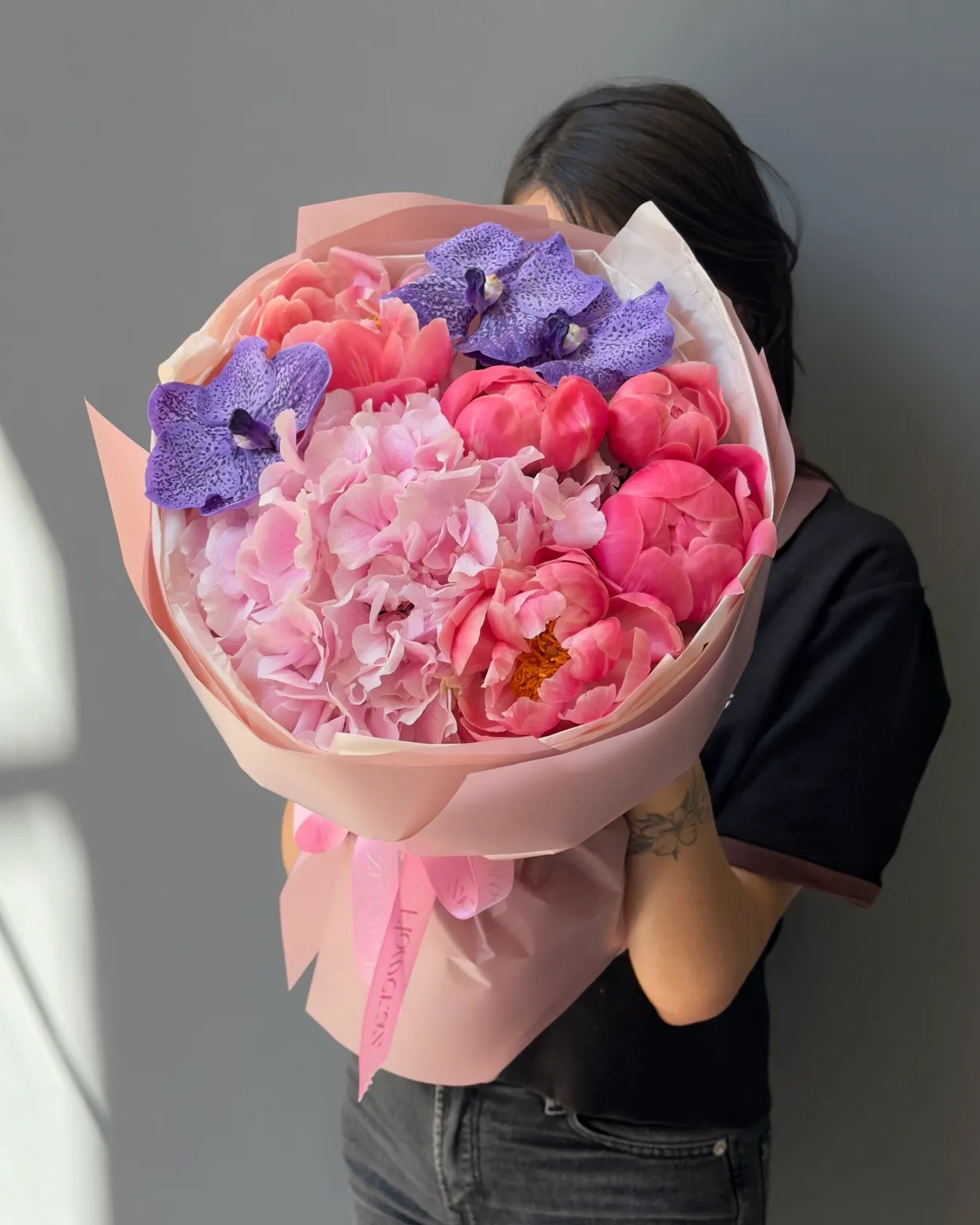 Peony, Hydrangea & Vanda Premium Buket